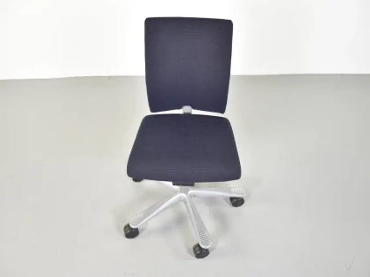Billede 5 - Häg h04 credo 4200 kontorstol med sort/blå polster og gråt stel