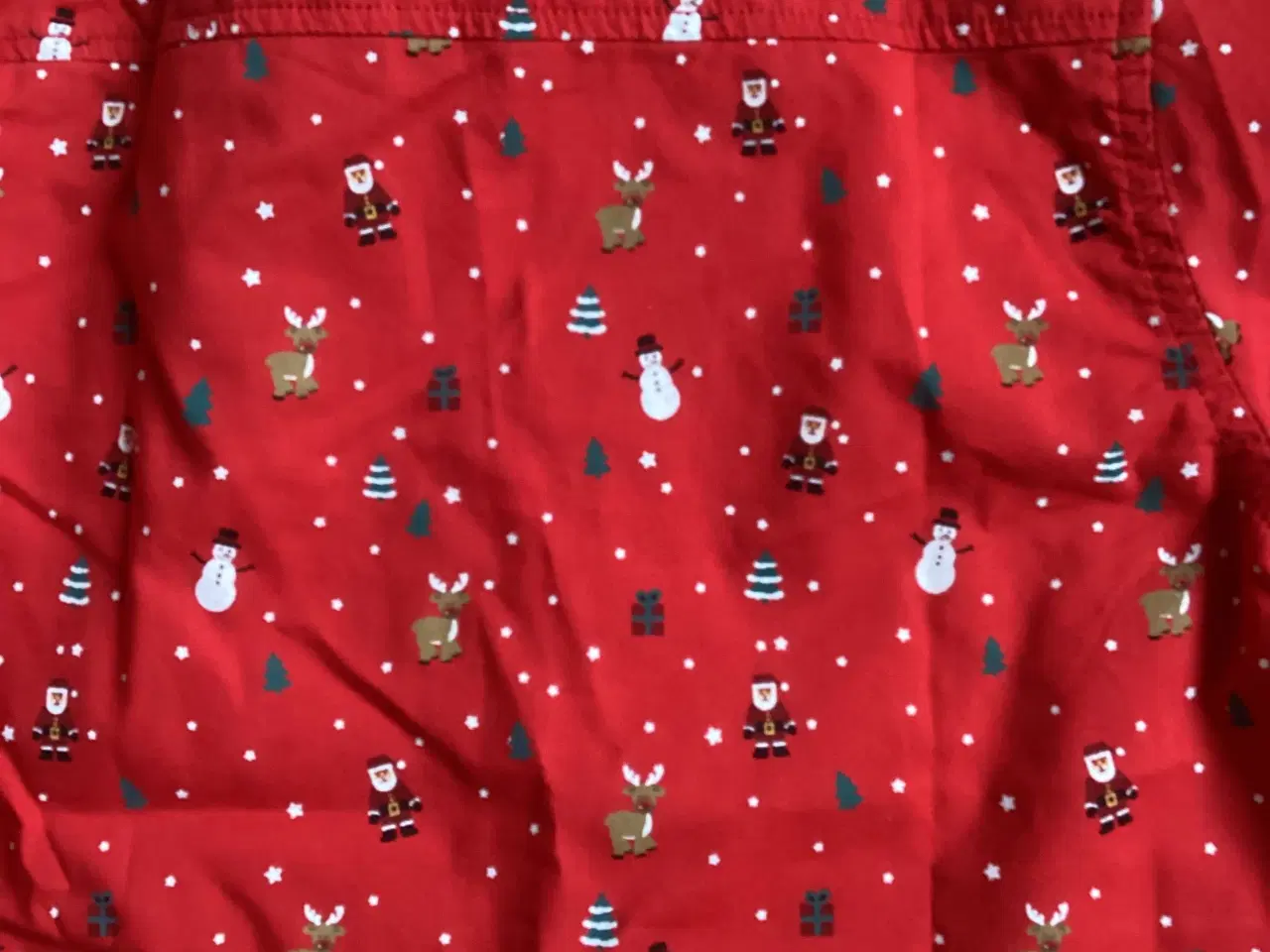 Billede 4 - Rød skjorte med julemotiv