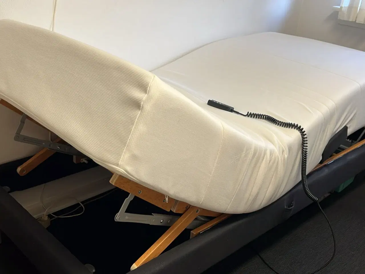 Billede 6 - Tempur elevationsseng og madras