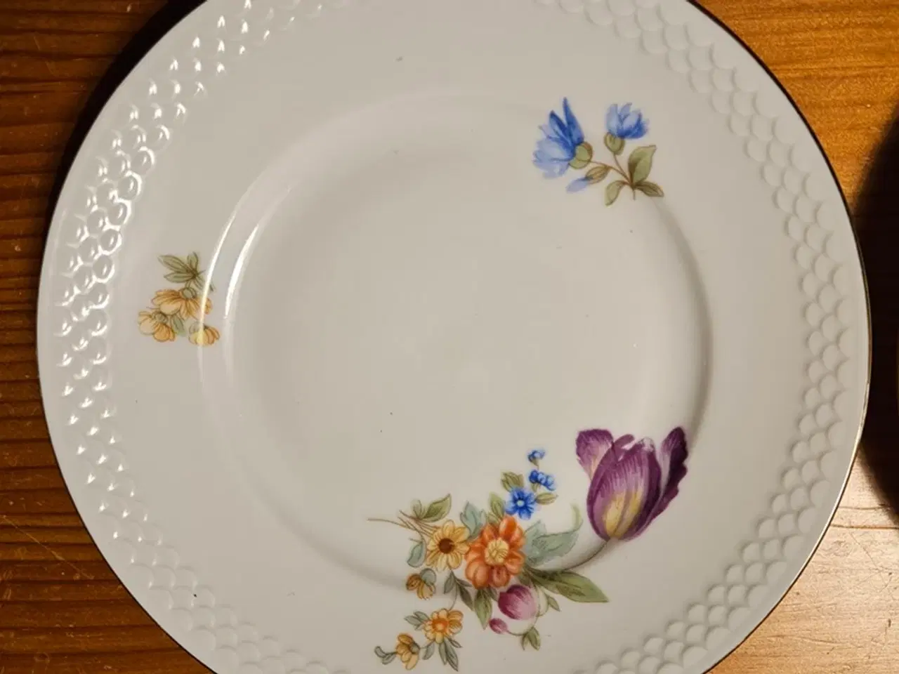 Billede 1 - 5 fine kagetallerkener med guldkant