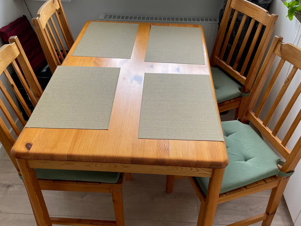 Billede 2 - Sofabord med stole i fyrretræ