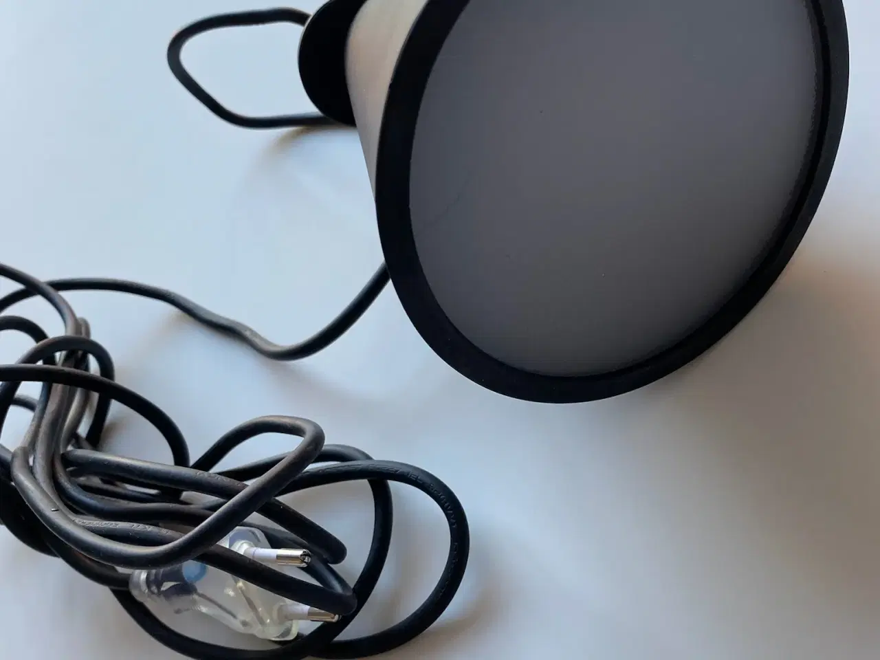 Billede 3 - Sort lampe fra MENU med fire funktioner