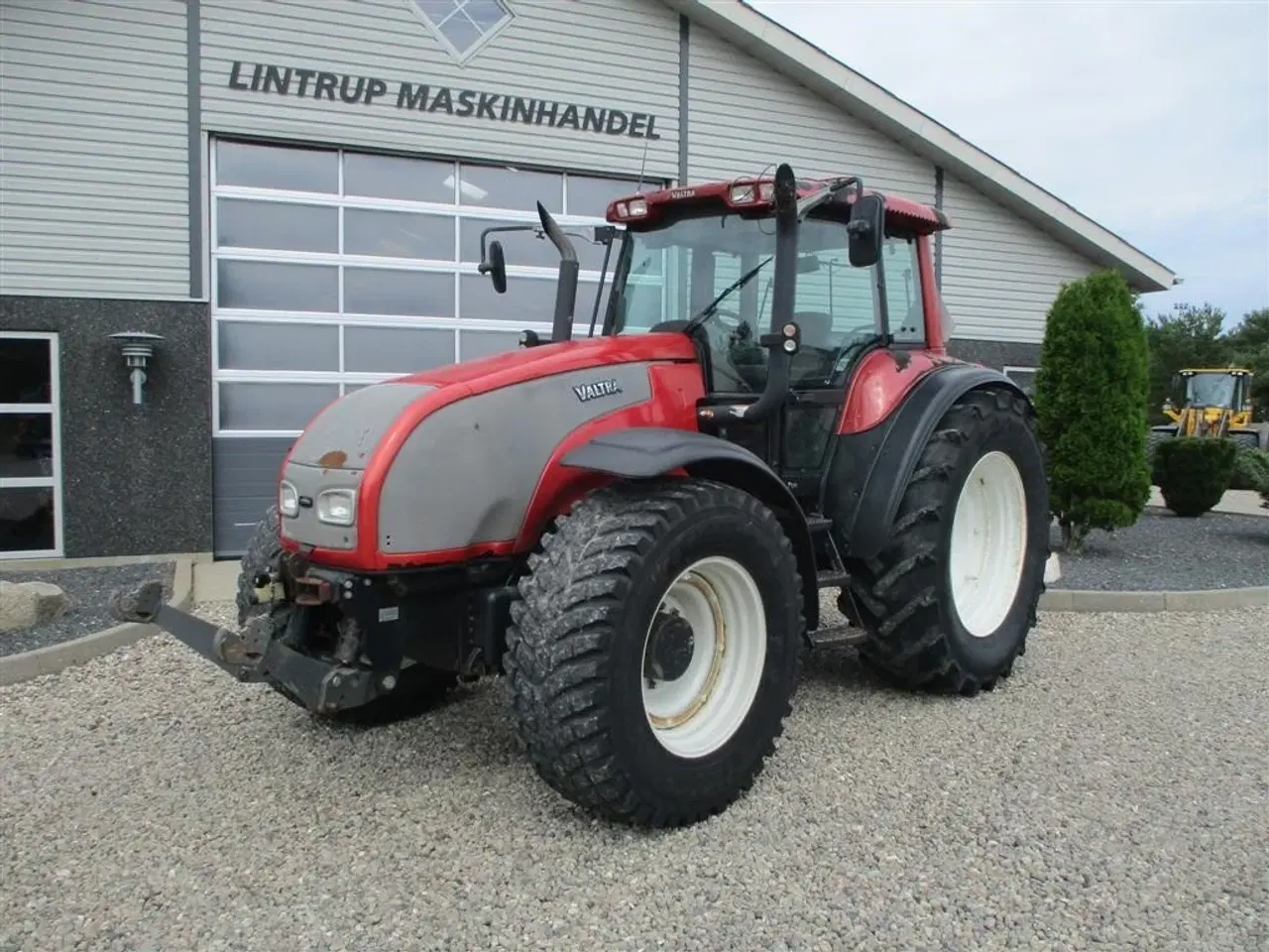 Billede 2 - Valtra T190 Med frontlift og affjedret foraksel