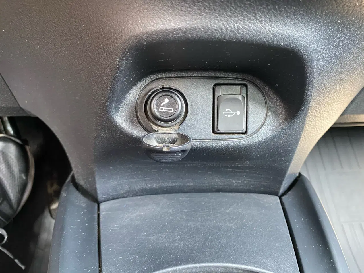 Billede 14 - Toyota Yaris 1,3 VVT-I T2 Komfortpakke Sportspakke 100HK 5d 6g