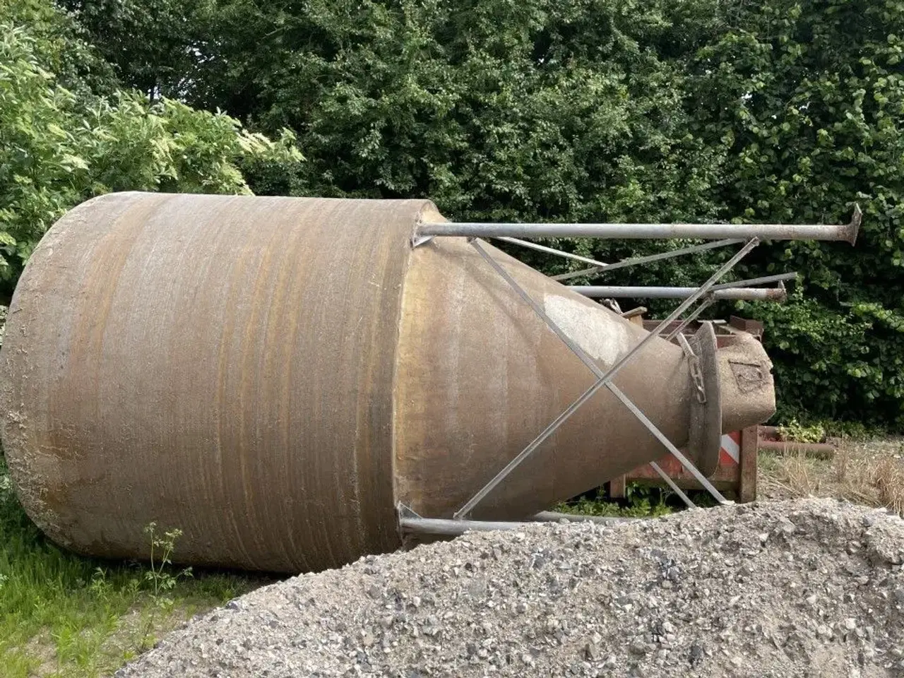 Billede 1 - silo med indblæsningsrør