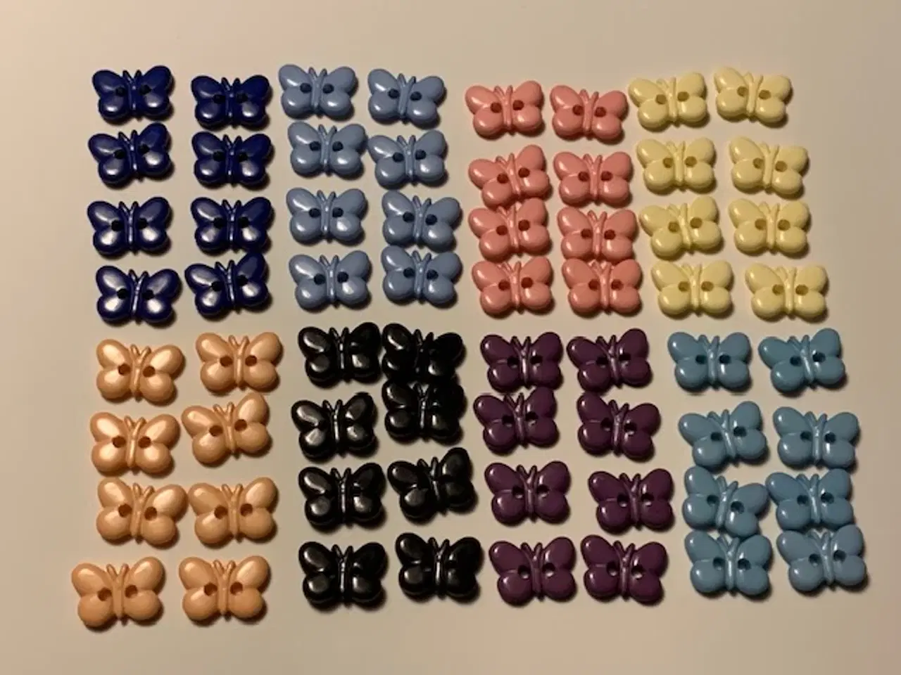 Billede 4 - Knapper med figur - 8 stk. for 10 kr (samme farve)