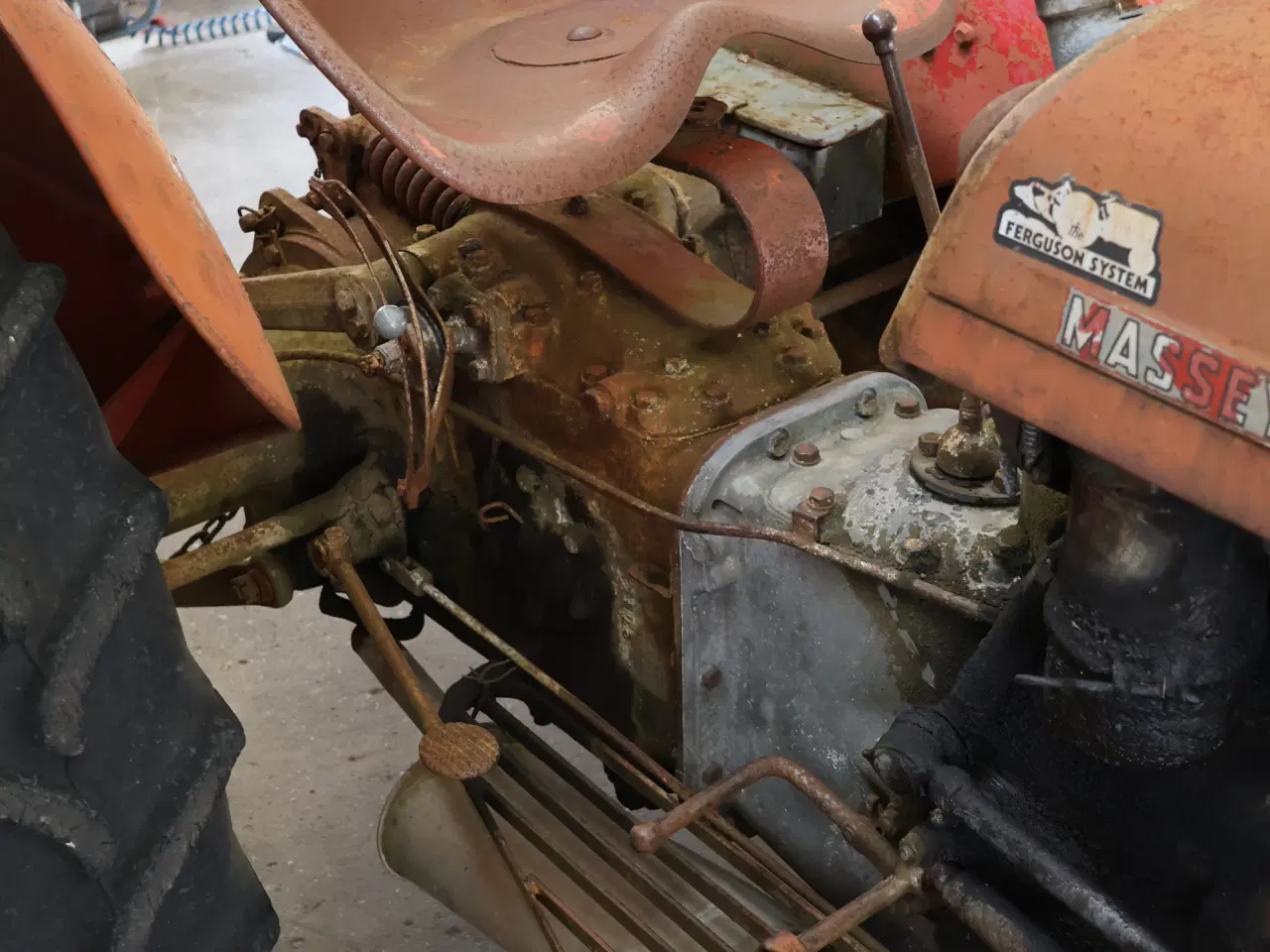 Billede 7 - Ferguson 31. 4 cylinder benzin.