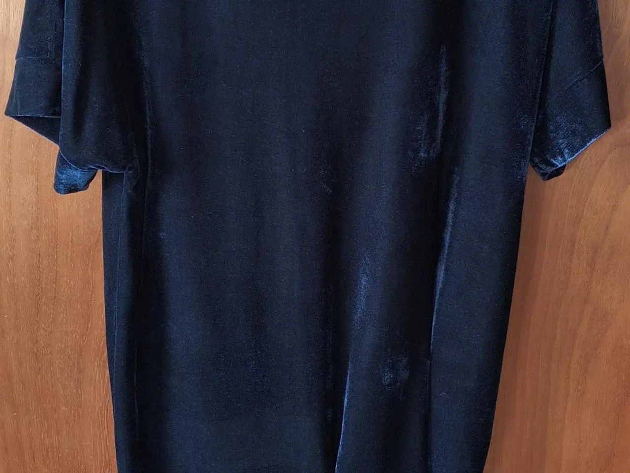 Billede 1 - KJÆR KØBENHAVN VELOUR KJOLE, STR. 44, I FLOT STAND