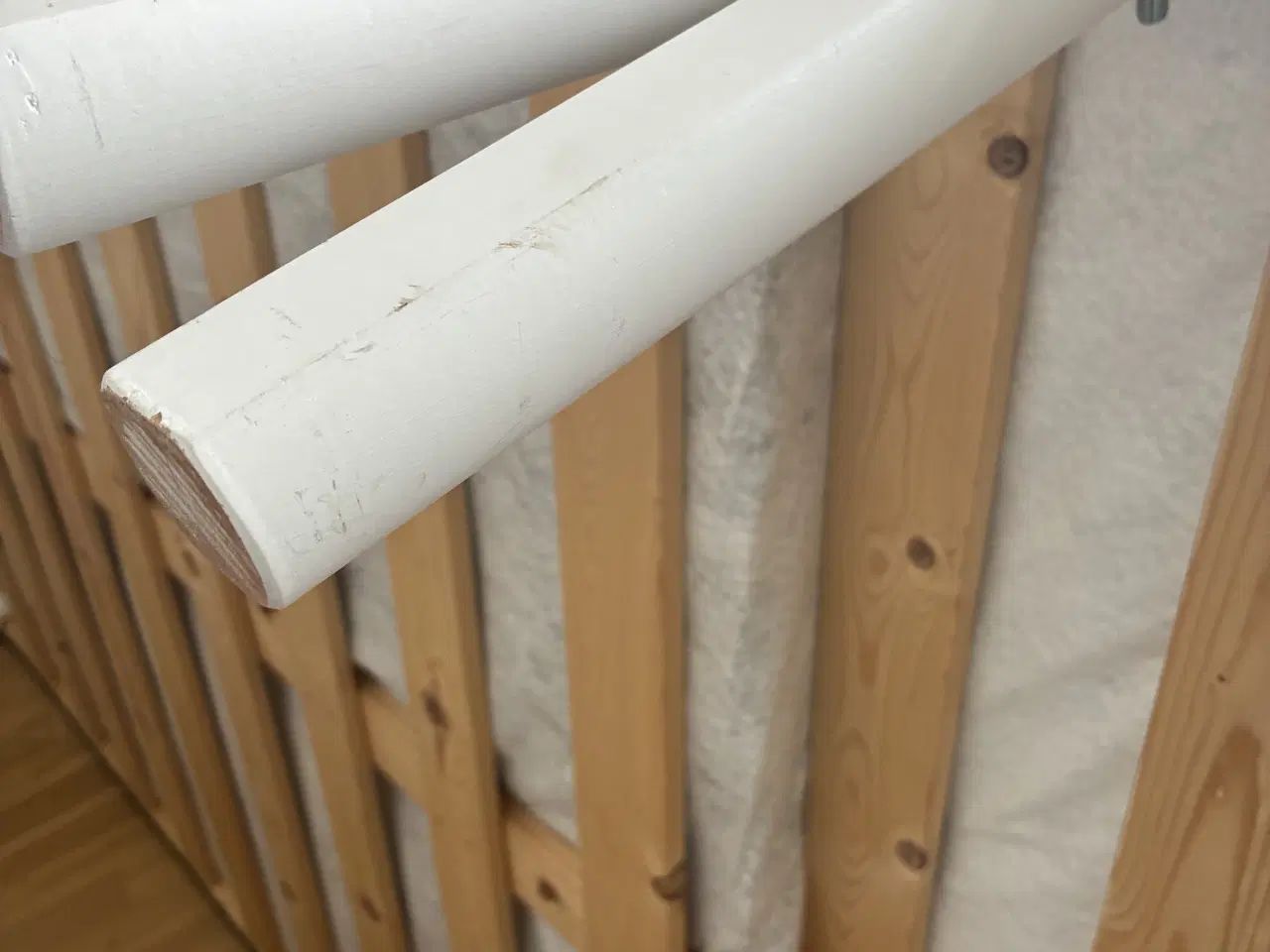 Billede 3 - Gratis boxmadras med topmadras og hvide ben