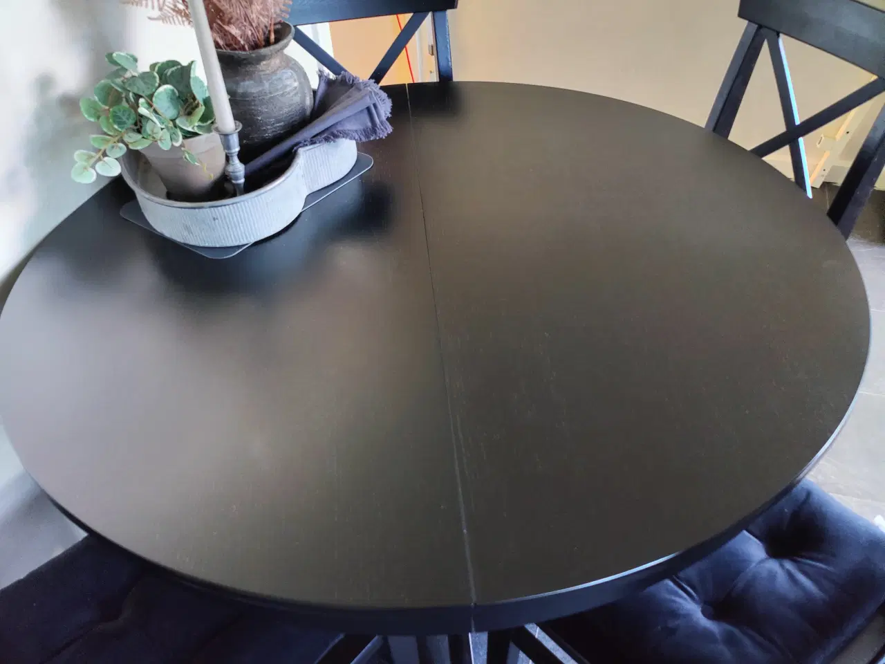 Billede 3 - Rundt sort spisebord + 4 stole til 