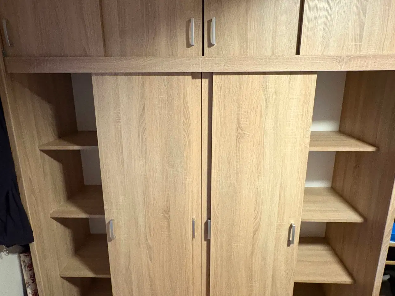 Billede 1 - Stort klædeskab med 4 skydelåger