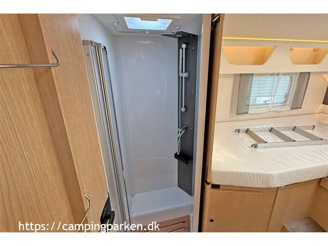 Billede 13 - 2026 - SunLight T 68 C Adventure Sunlight T68C model med face-to-face, adaptiv fartpilot, nordic pakke, fuid LED-forlygter og automatgear