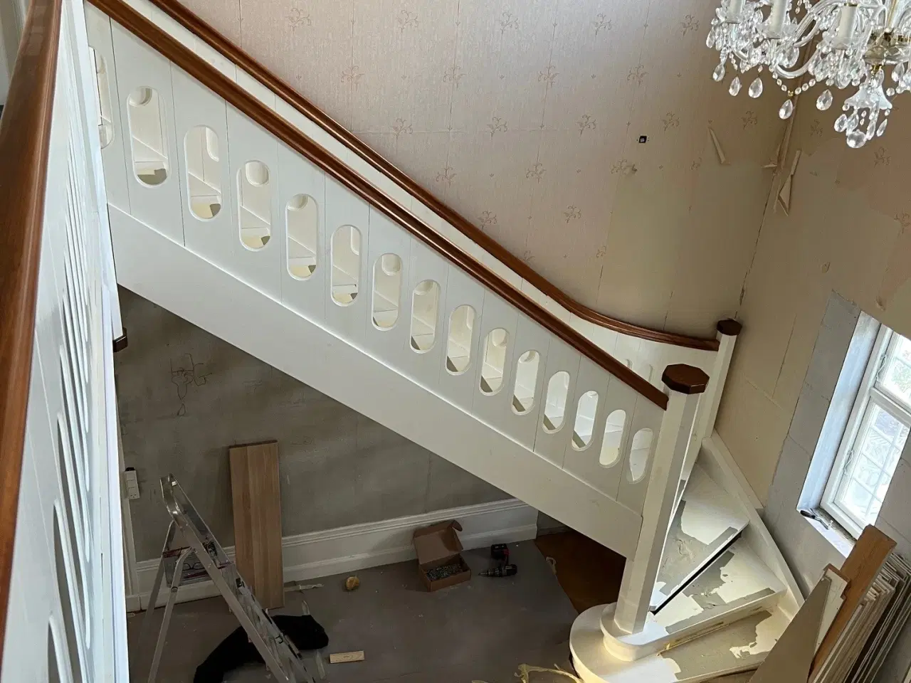 Billede 12 - Håndlavet snedker trappe i malet fyrtræ