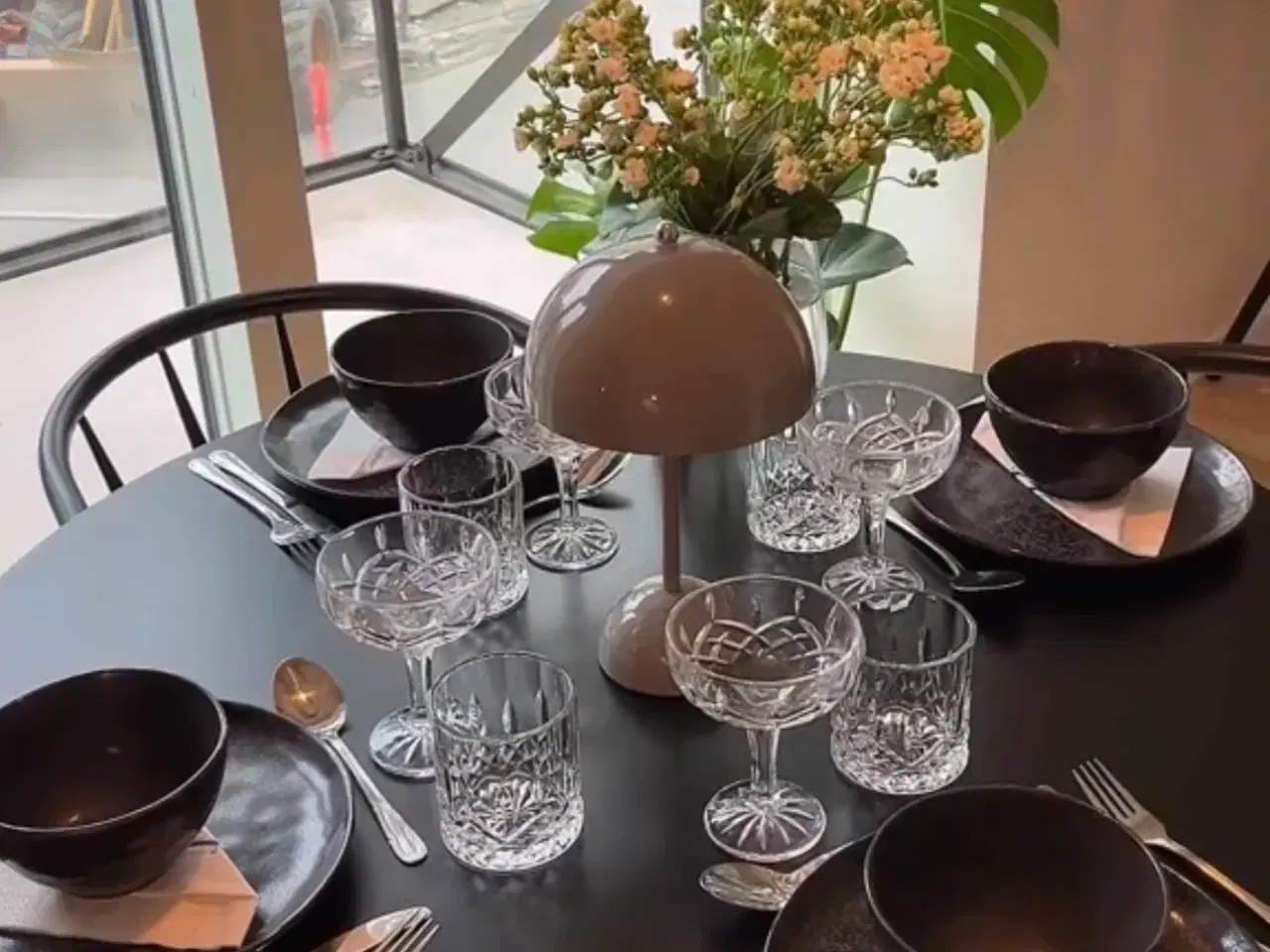 Billede 2 - Rundt sort bord 