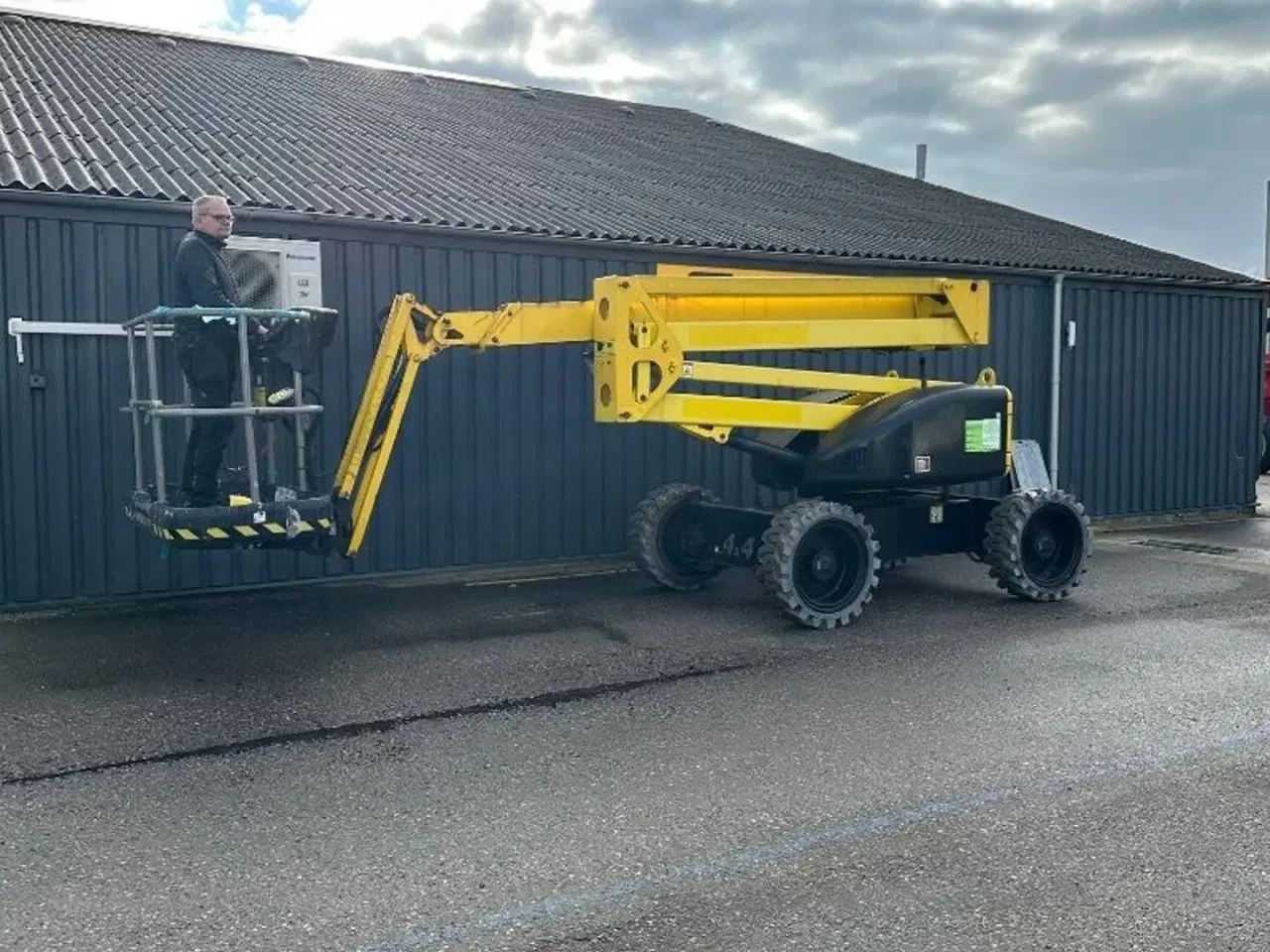 Billede 2 - Nifty HR17D 17 meter knæk arms bom lift med jip arm, drift diesel, træk 4x4