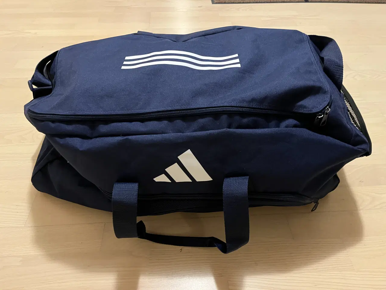 Billede 1 - Gratis sportstaske, Adidas, stor 