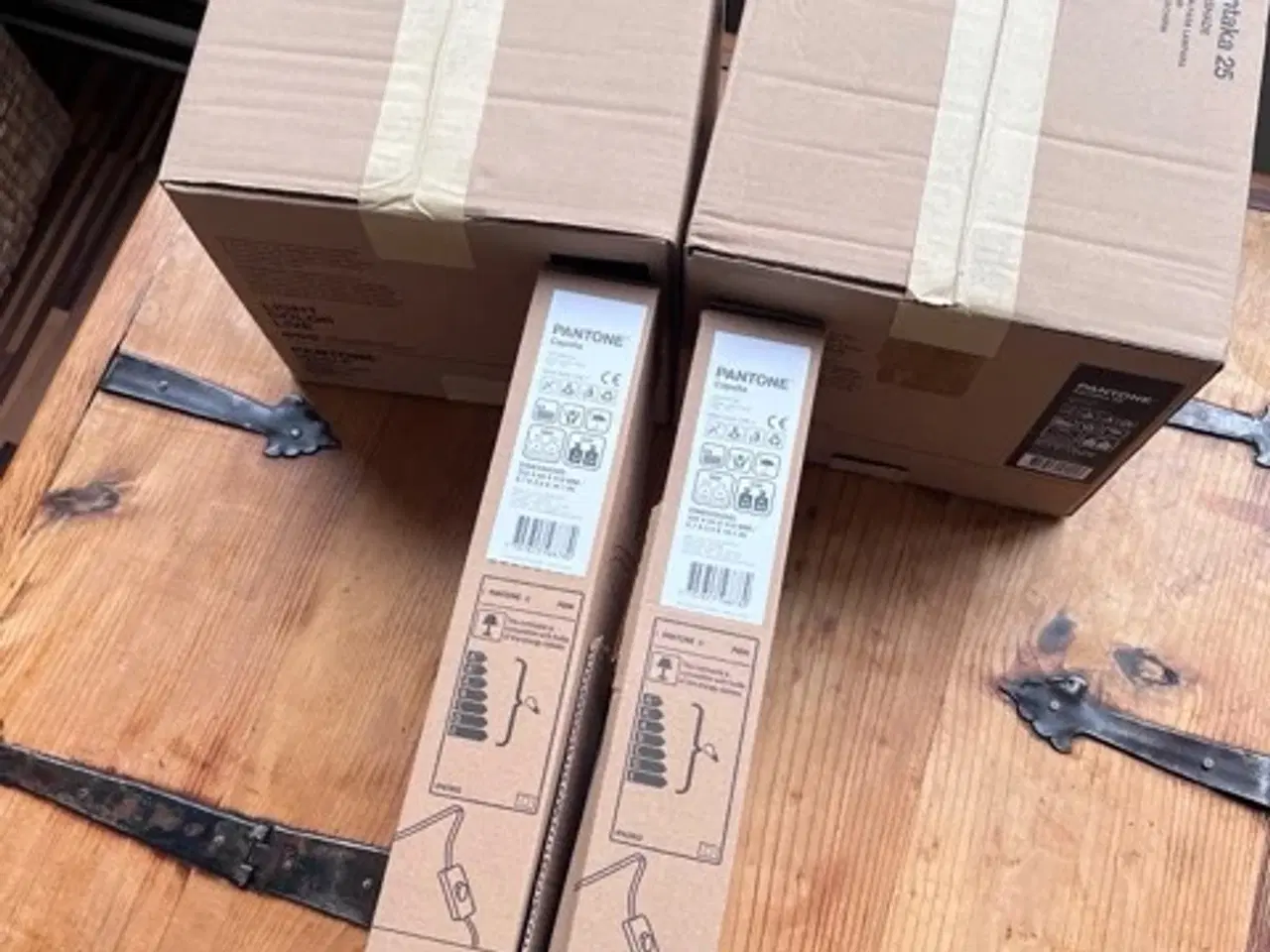 Billede 10 - 2x Pantone Capella bord lampe + 3x Mintaka 25 skær