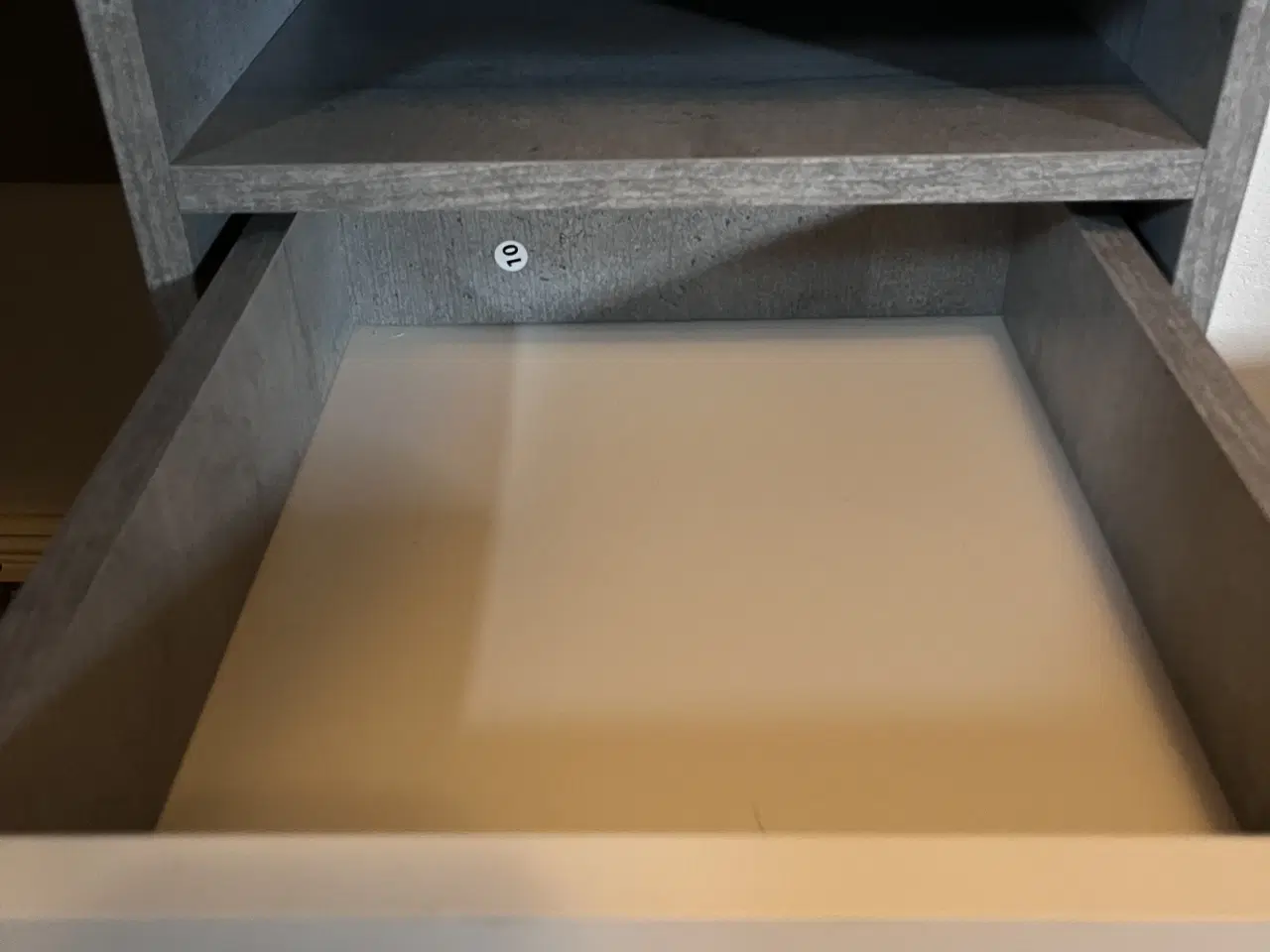 Billede 3 - skrivebord og kontorstol