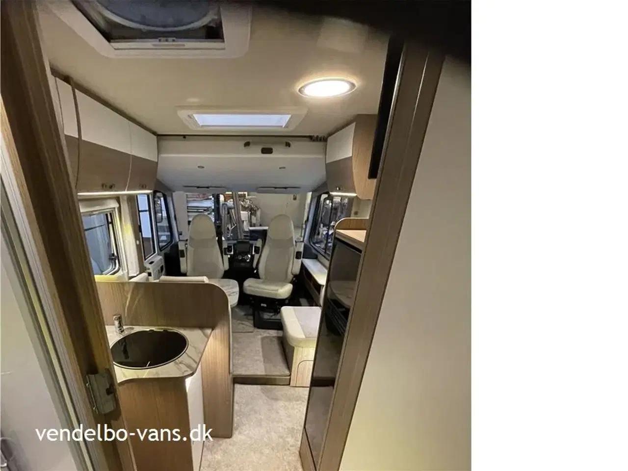 Billede 4 - 2018 - Carado I 447 Aut Automatgear - Solcelleanlæg - 3000 W Inverter - 2 x lithium bodels batterier