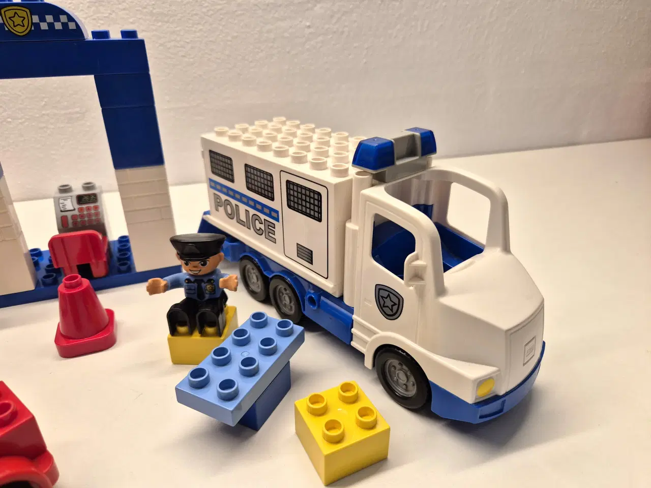 Billede 2 - Duplo Politi , Fangetransport, Køretøjer 