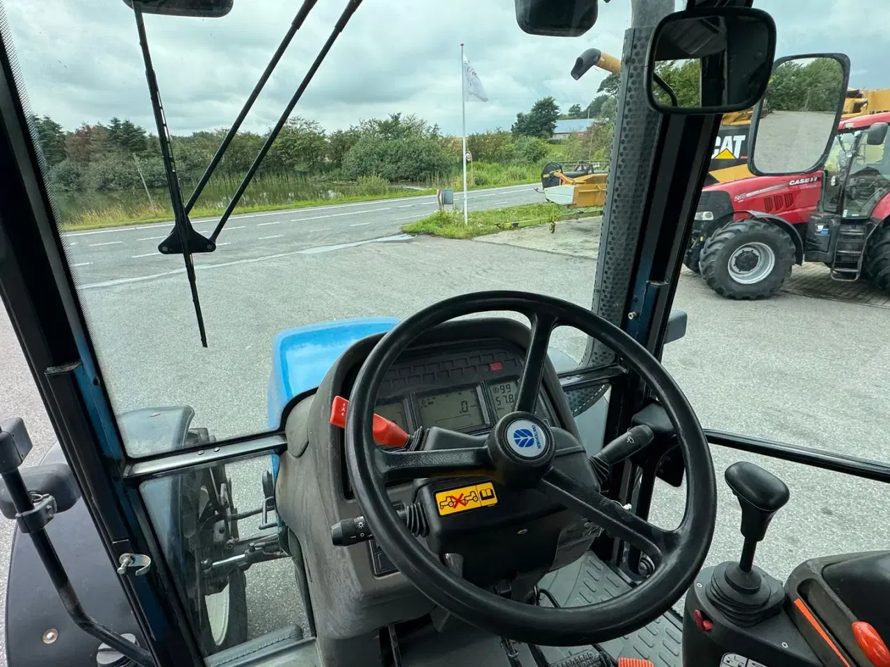 Billede 18 - New Holland TM 165  KUN 4000 TIMER OG AFFJEDRET KABINE!