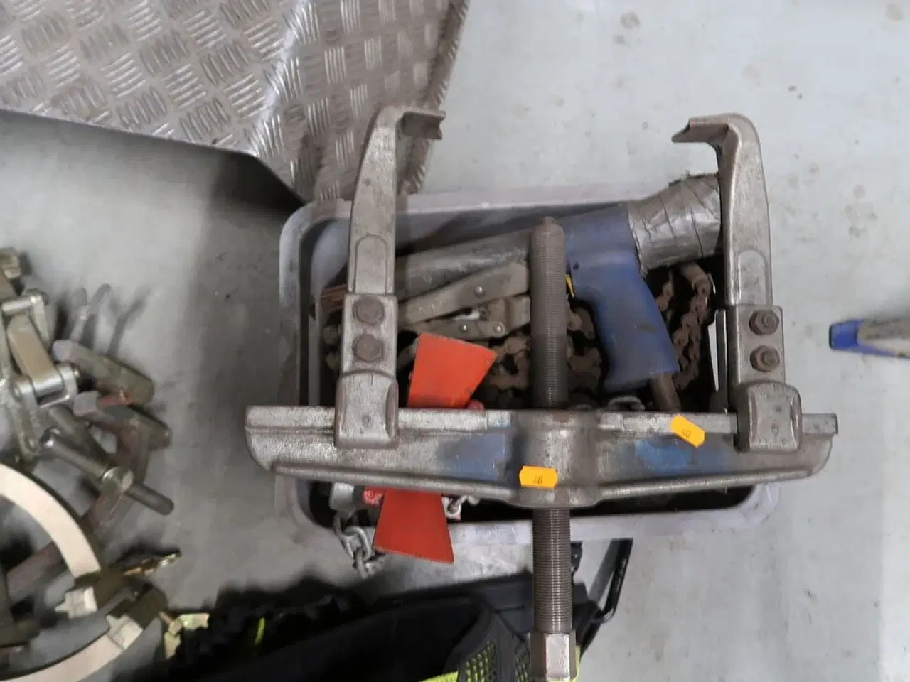 Billede 1 - Aftrækker samt div. Værktøj