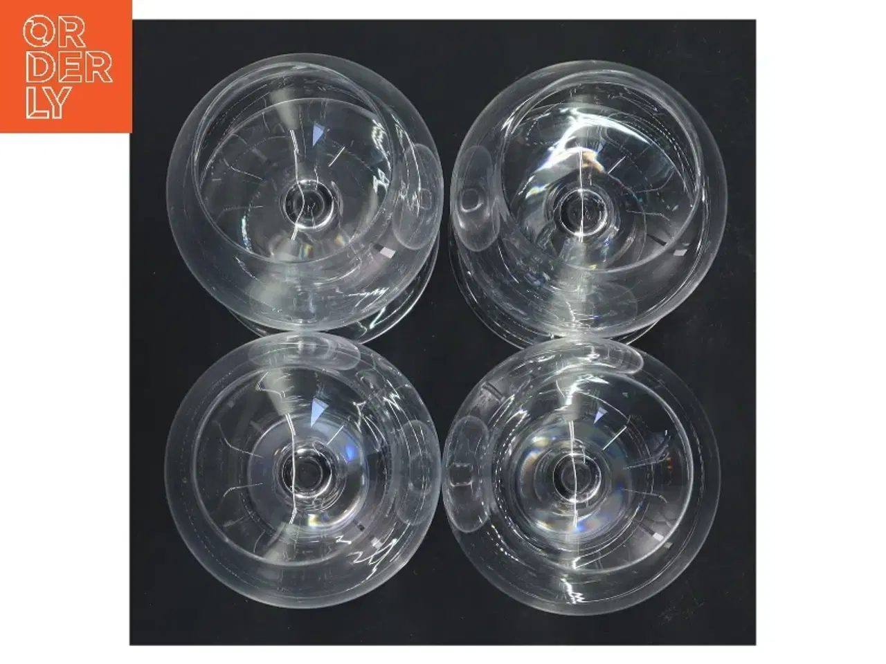 Billede 3 - Sæt af fire vinglas (str. 4 stk Ø 4,5 cm længde 17 cm)