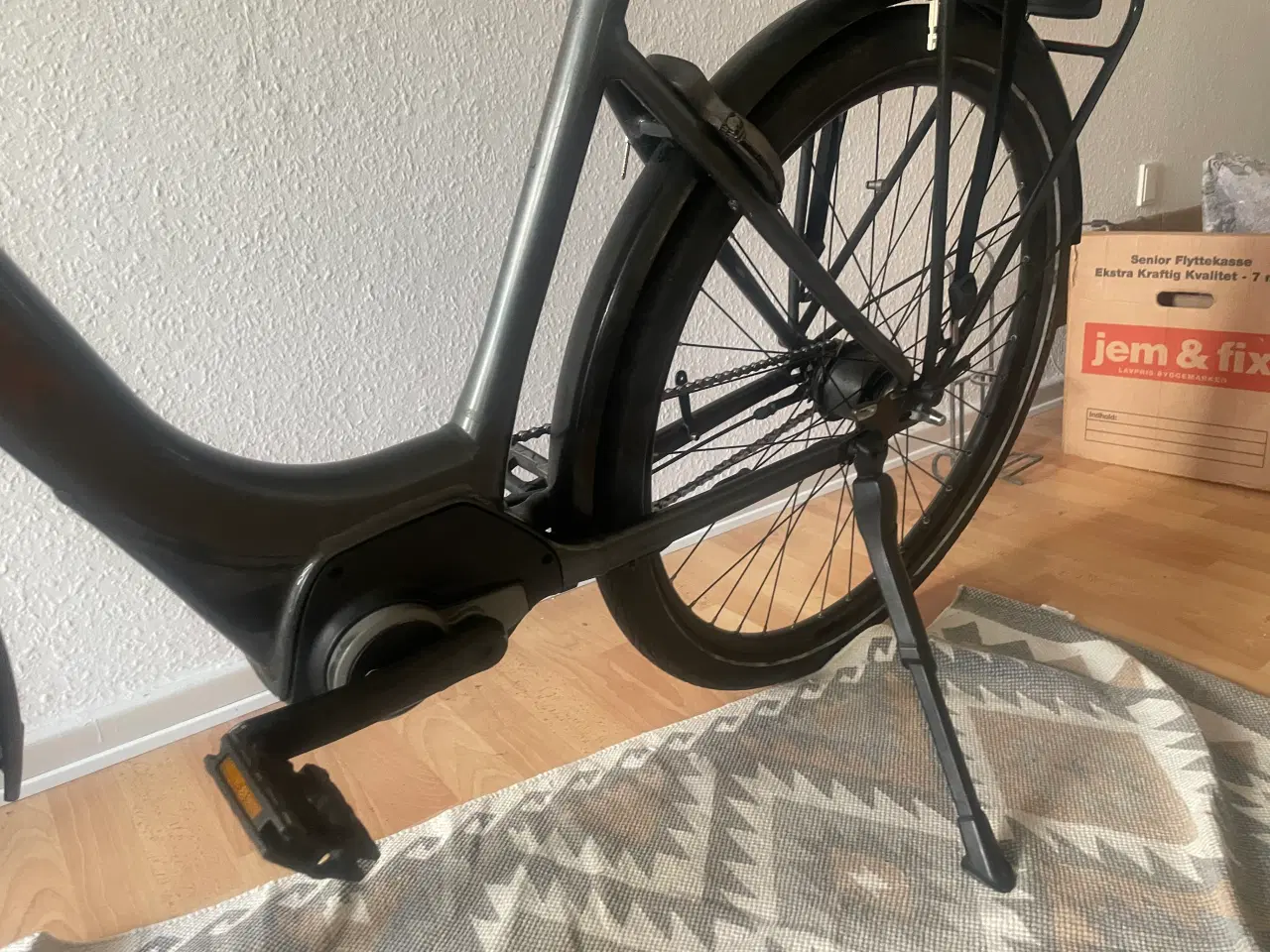 Billede 3 - Elcykel Trek District+ 1C - Grey L (500Wh) 