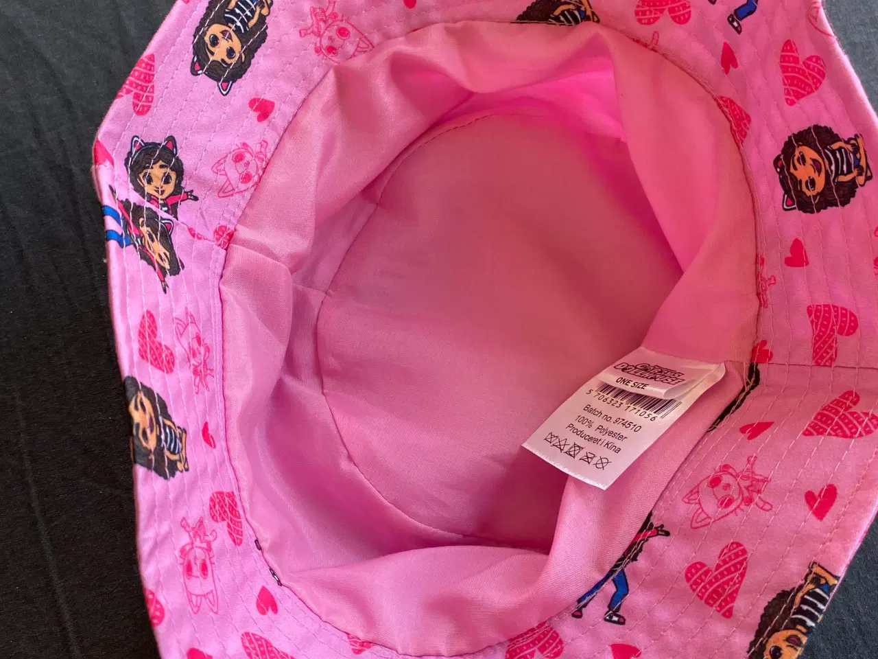 Billede 3 - Bøllehat med Gabby’s Dukkehus str. One size 