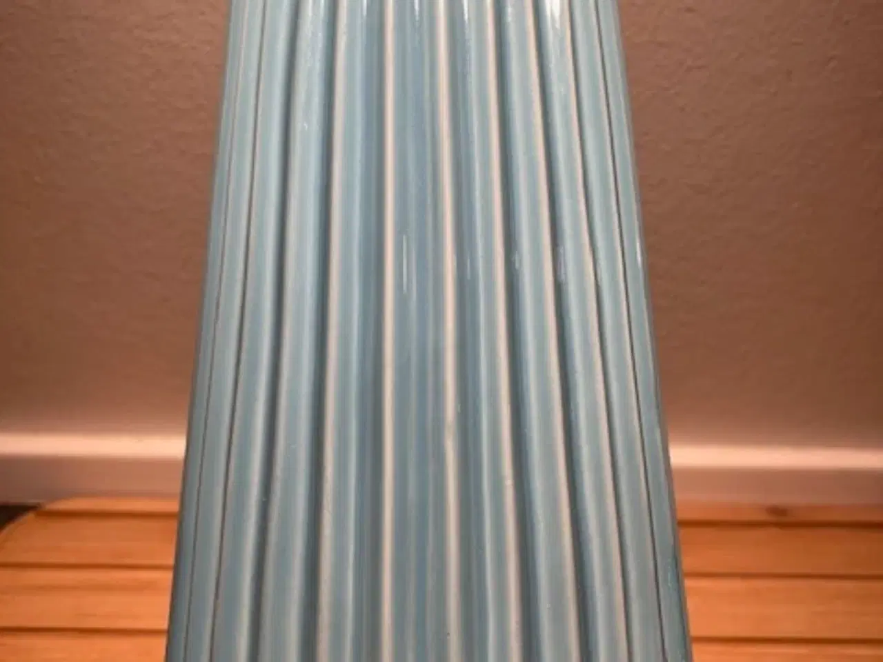 Billede 6 - Stor vintage vase – Turkis kanneleret porcelæn