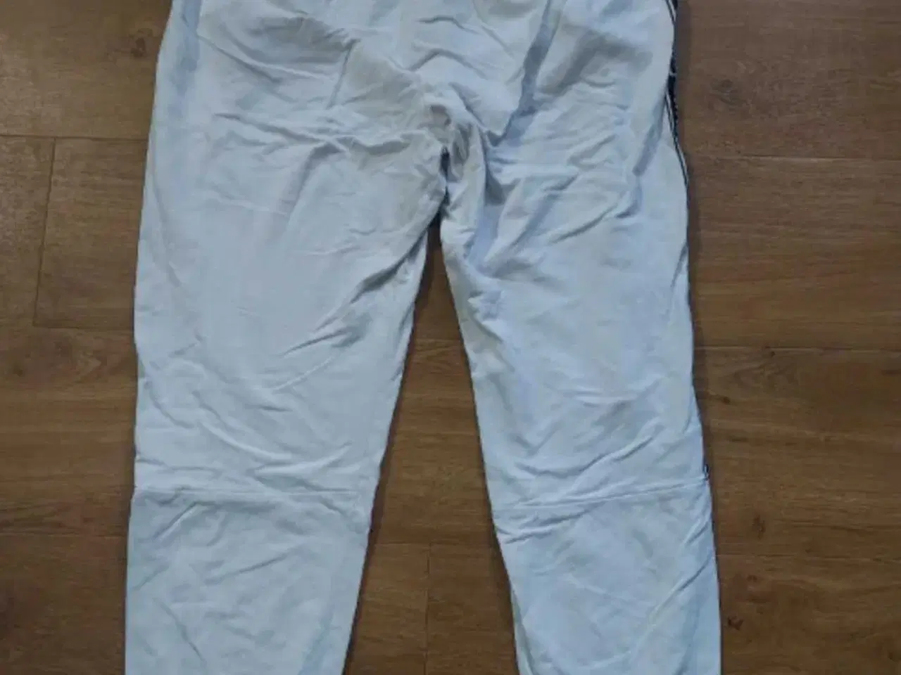Billede 3 - Armani bukser str. L 