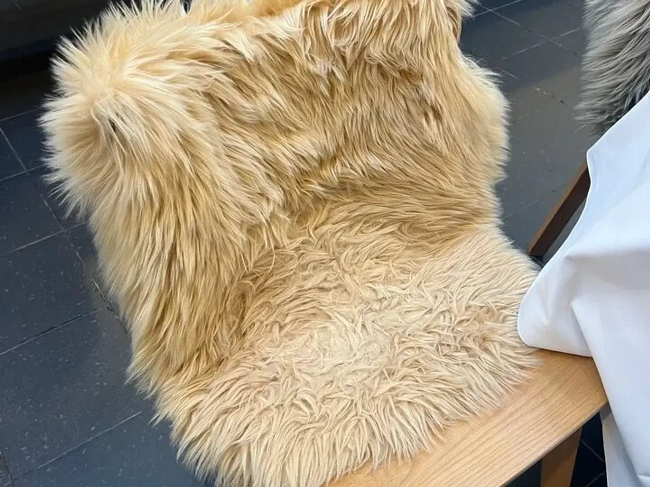 Billede 1 - Ca. 50 stk. kunstskind til stole (imiteret skind)