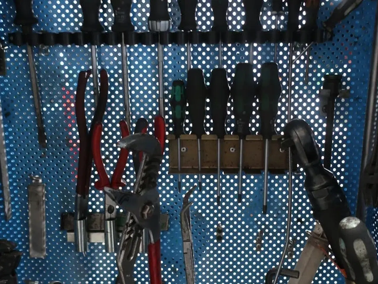 Billede 4 - Værktøjsskab med indhold