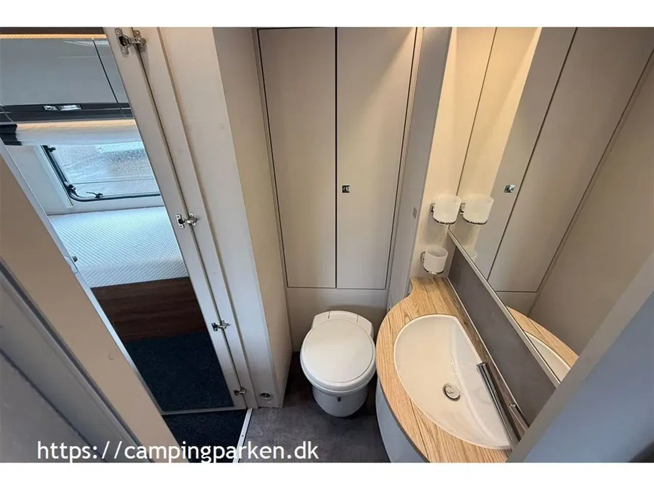 Billede 10 - 2022 - Dethleffs Trend T 7017 EB   Lave enkeltsenge og stort toiletrum i bagenden med brusekabine, 140hk, Euro6 motor