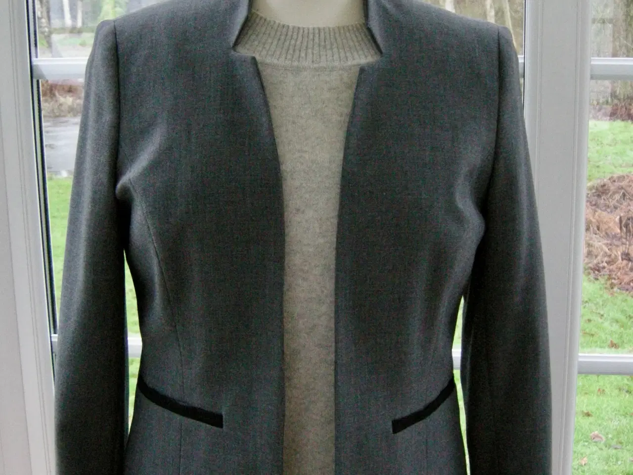 Billede 3 - Figursyet blazer fra CANDA STR. 38, Mellemgrå 