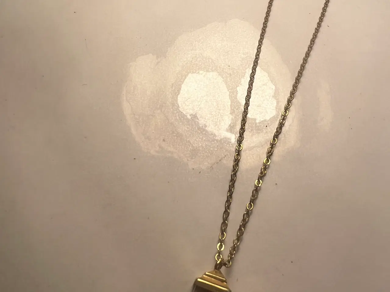 Billede 1 - 18 karat guld halskæde med vedhæng