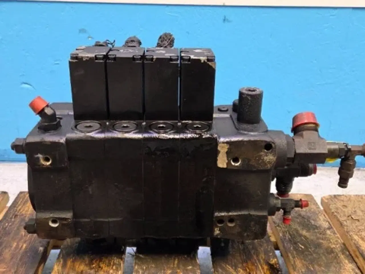Billede 3 - Bobcat  TL38.70X  Hydraulikventil  7357421