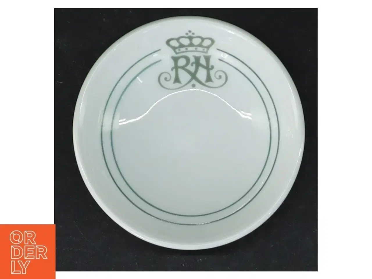 Billede 1 - Hvid porcelæns tallerken med monogram RH fra Royal Copenhagen (str. Ø 9 cm)