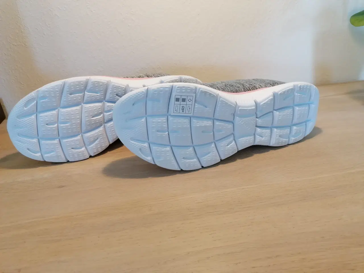 Billede 4 - Sketchers dame Sneakers helt NYE str. 40