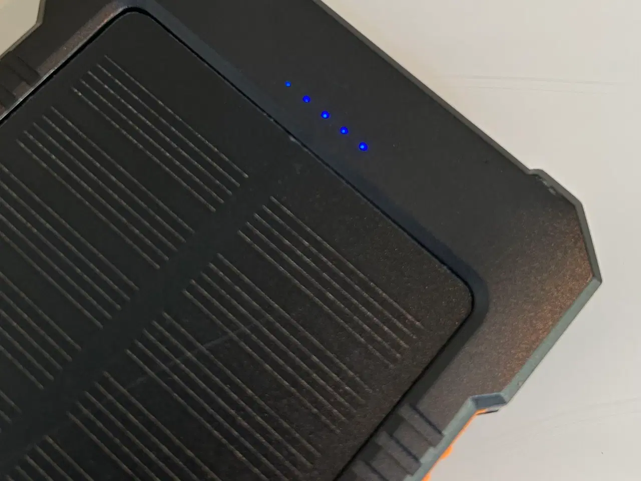 Billede 4 - Powerbank med solceller og lys