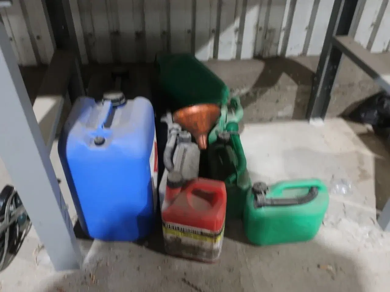 Billede 5 - Arbejdsbord med skruestik, div. Værktøj m.m.