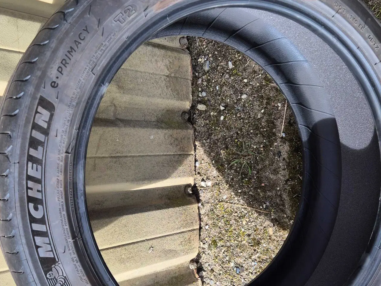 Billede 2 - Sommerdæk 235/45/R18
