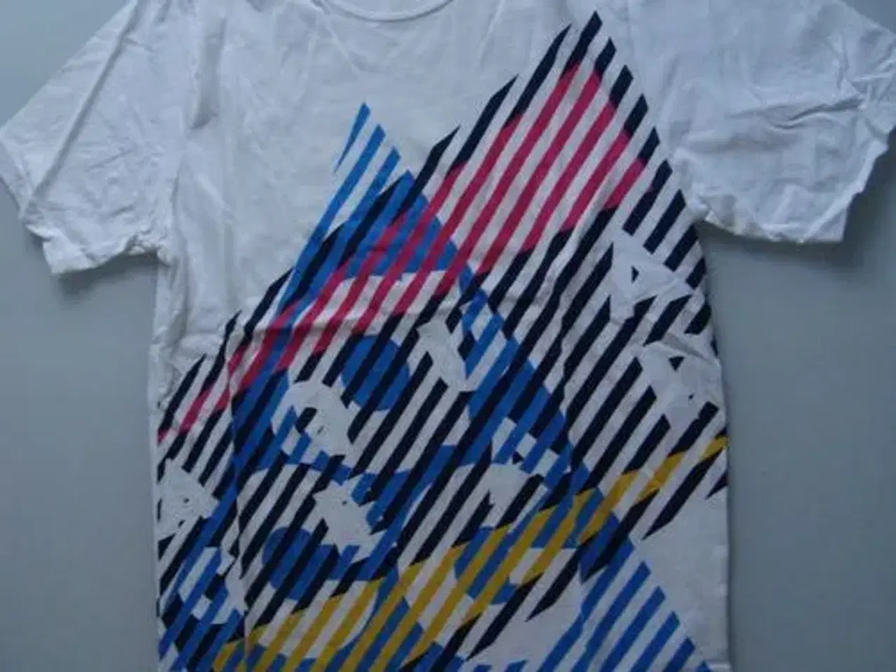 Billede 2 - Nike t-shirt med print sælges