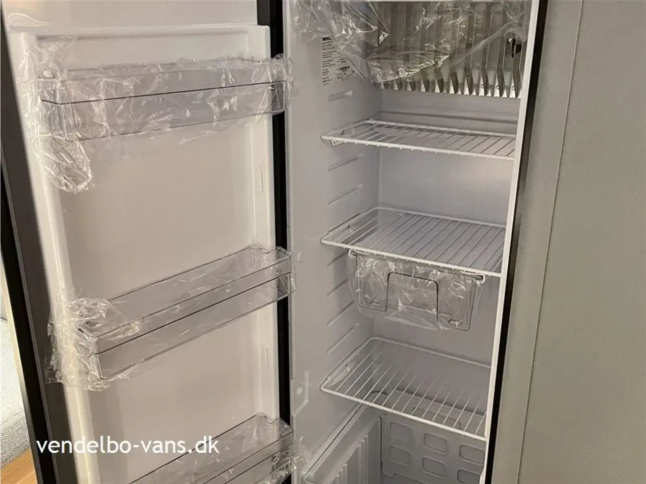 Billede 17 - 2023 - Dethleffs Just T 7052 DBM - 90 Year   Fritstående dobbeltseng med ekstra  stor garage neden under