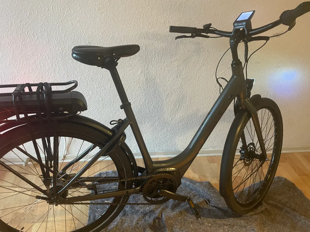 Billede 11 - Elcykel Trek District+ 1C - Grey L (500Wh) 
