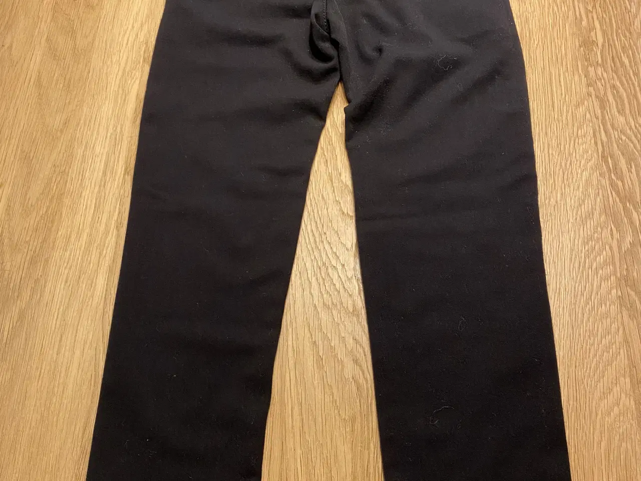 Billede 3 - Skjorte, sorte bukser, vest 110, Hummel jakke 110