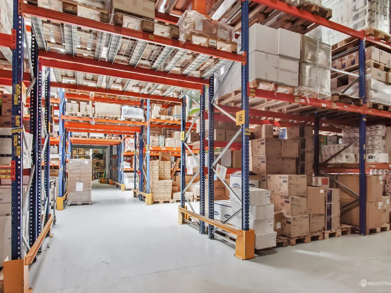 Billede 3 - Stort kombineret lager- og kontorlejemål i Vejle med 6 m loft og nem adgang til E45