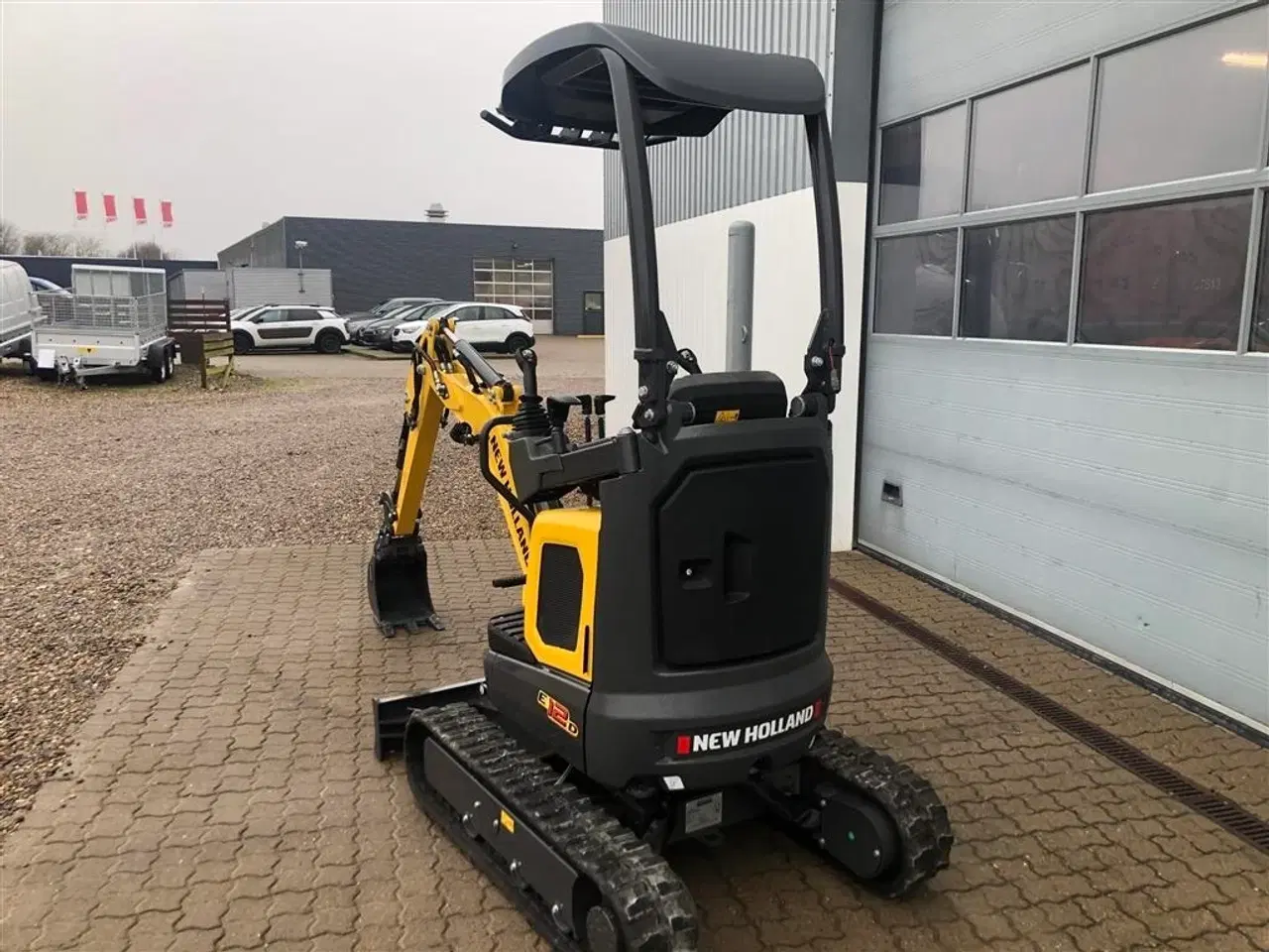 Billede 5 - New Holland E12D new holland nye minigraver på vej hjem