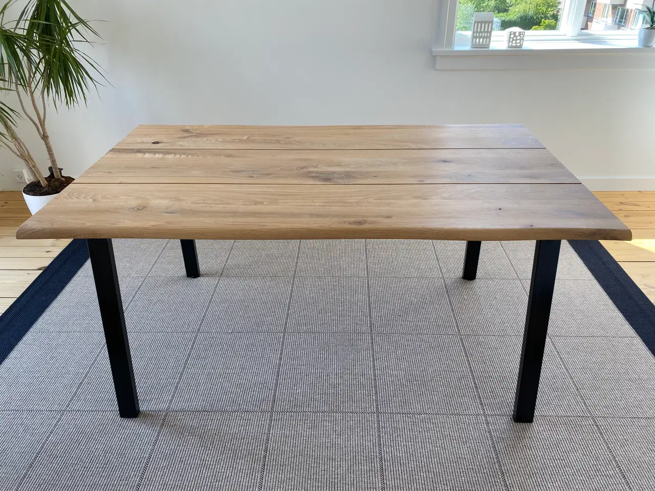 Billede 4 - TRUE spisebord i massiv olieret eg, smukt & robust