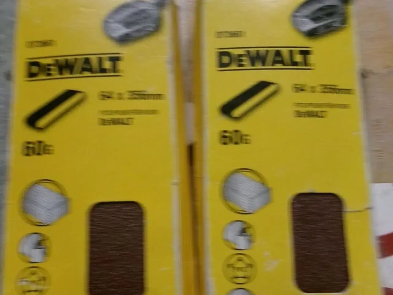 Billede 2 - Sandpapir, hobbyknive, maletape m.m.